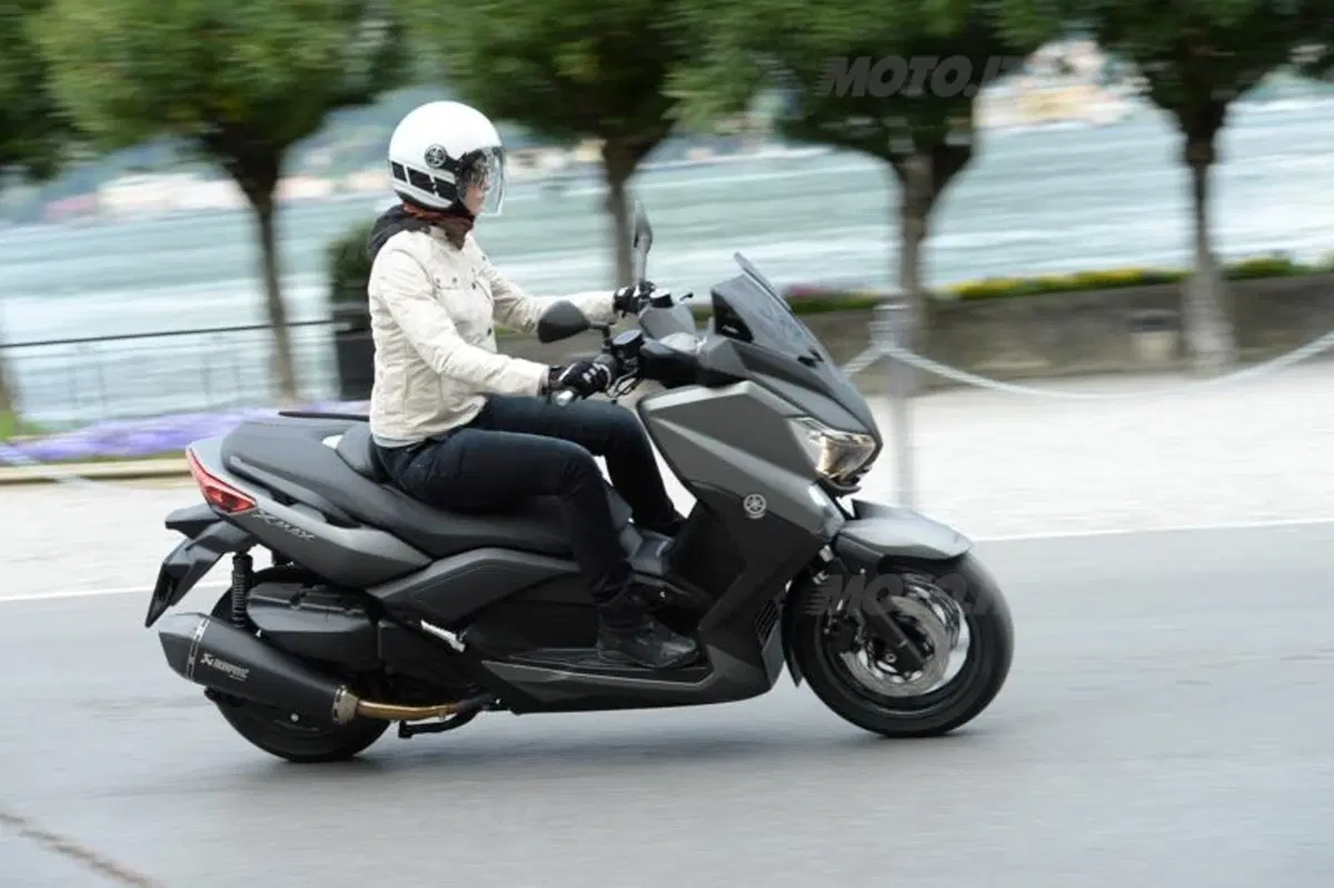 Yamaha X-Max 400 (13)