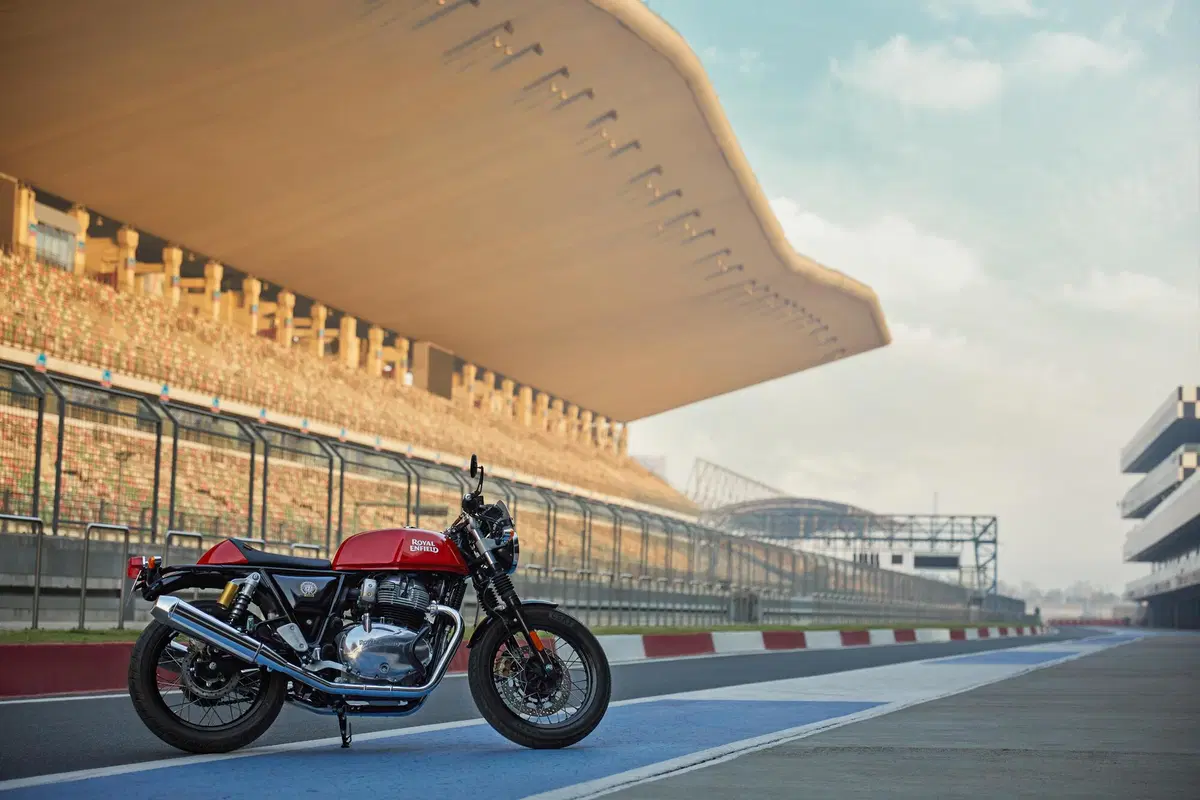 Royal Enfield: Continental GT 650 e Interceptor 650, omologazione Euro 5 e 10 nuove colorazioni