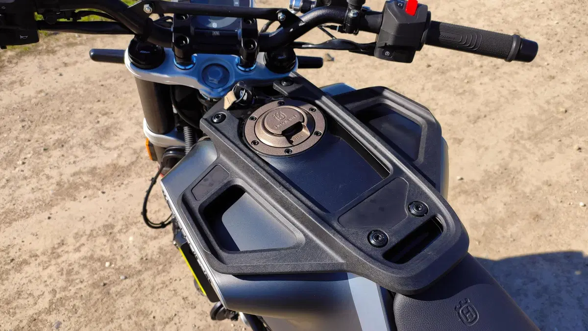 Husqvarna Svartpilen 125 TEST 2021 (18)
