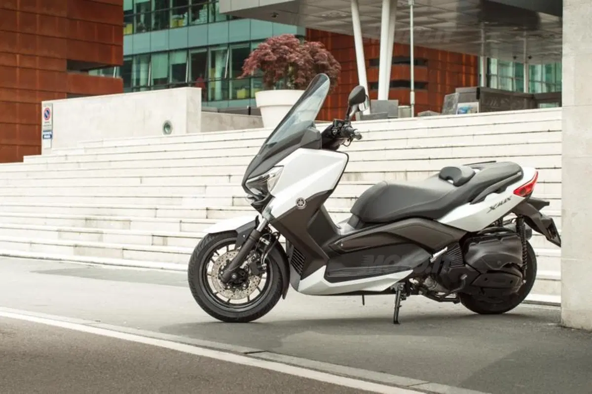 Yamaha X-Max 400 (16)