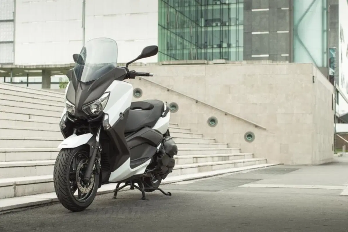 Yamaha X-Max 400 (17)