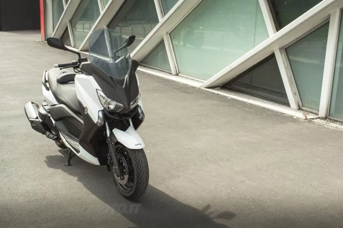 Yamaha X-Max 400 (18)