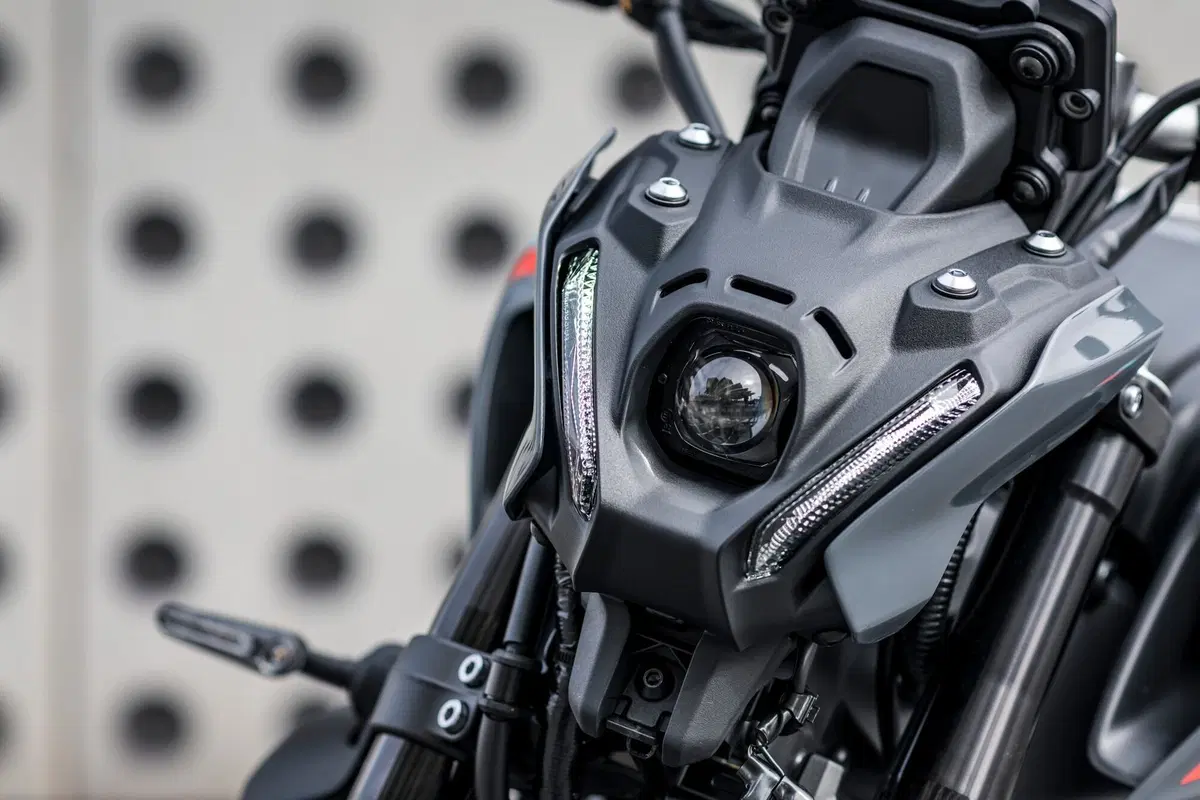 Yamaha MT-09: Dark & Fun (3)