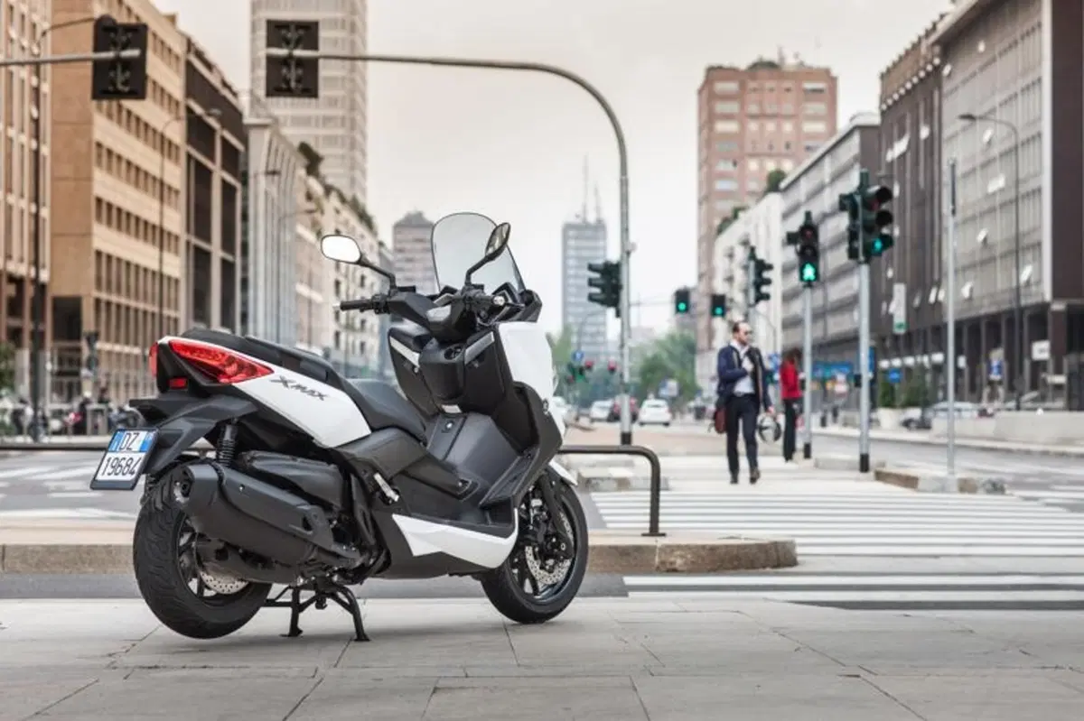 Yamaha X-Max 400 (23)
