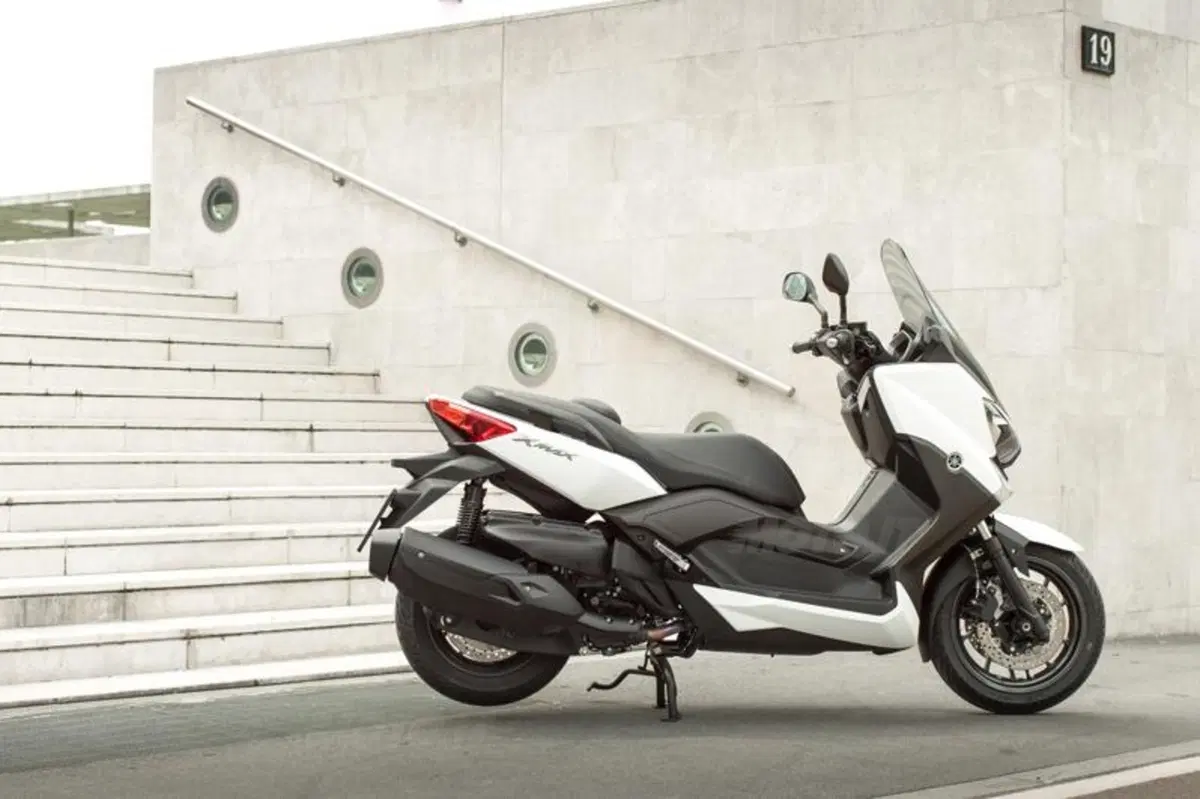 Yamaha X-Max 400 (25)