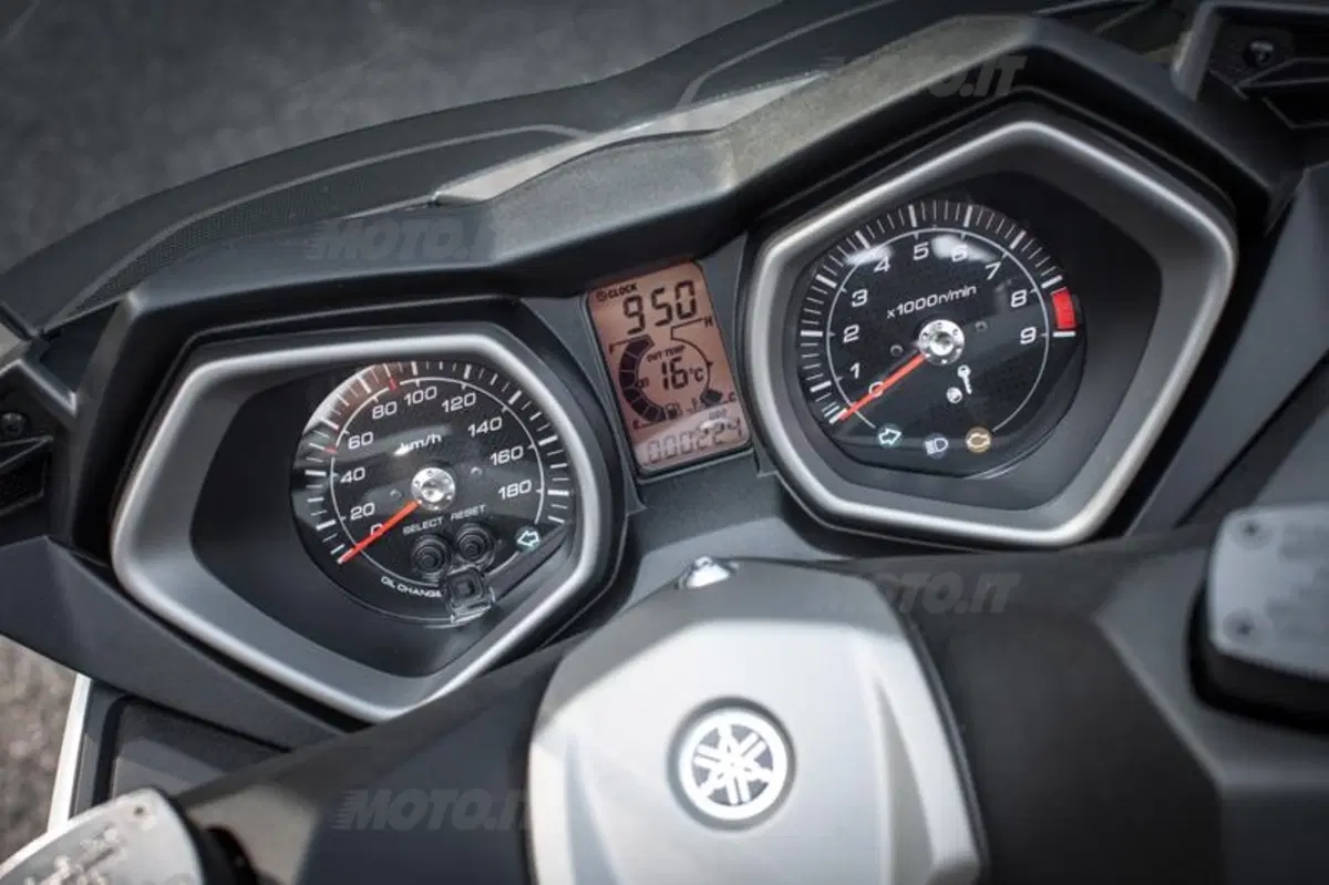 Yamaha X-Max 400 (29)