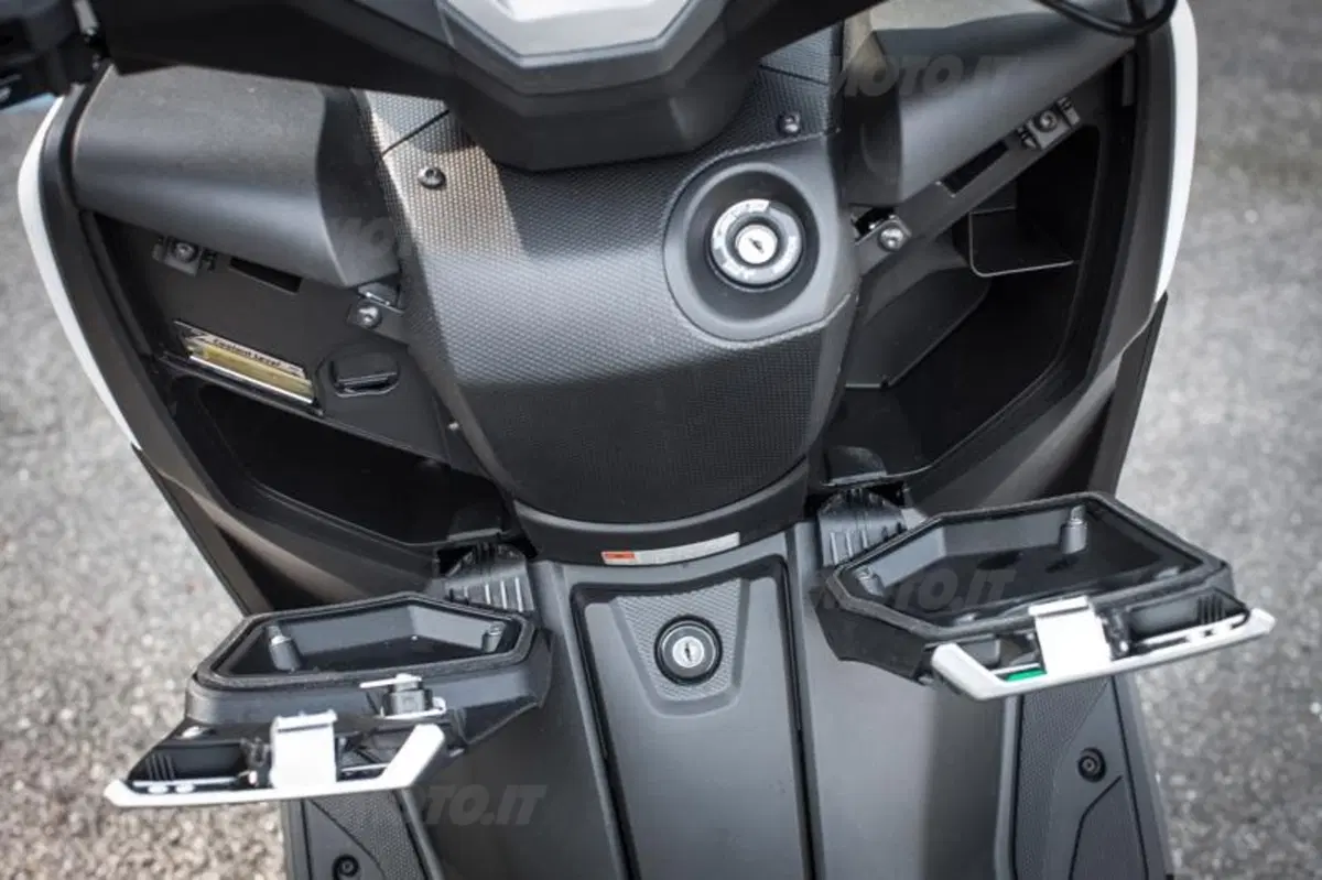 Yamaha X-Max 400 (30)