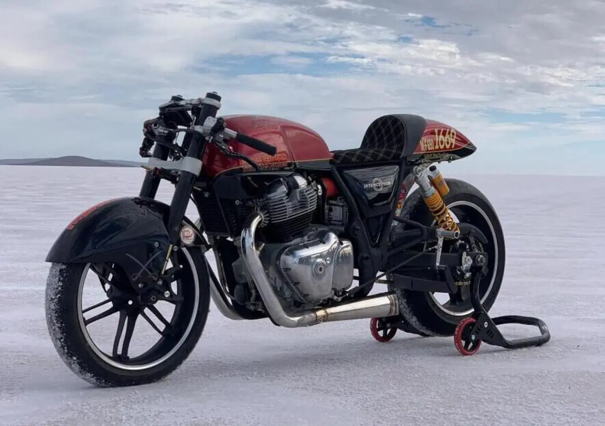 Una Royal Enfield Continental GT 650 da record: 215 km/h sul lago salato