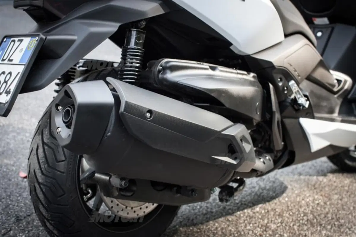 Yamaha X-Max 400 (36)