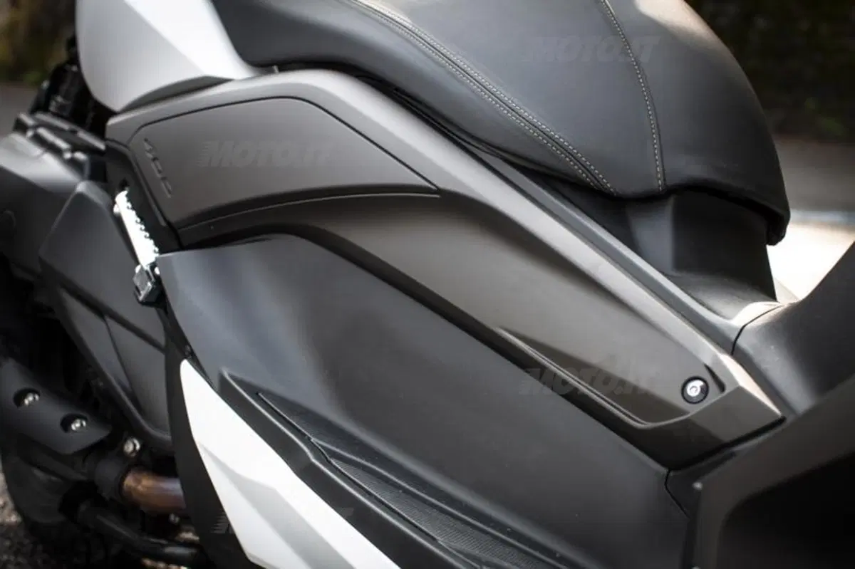 Yamaha X-Max 400 (37)