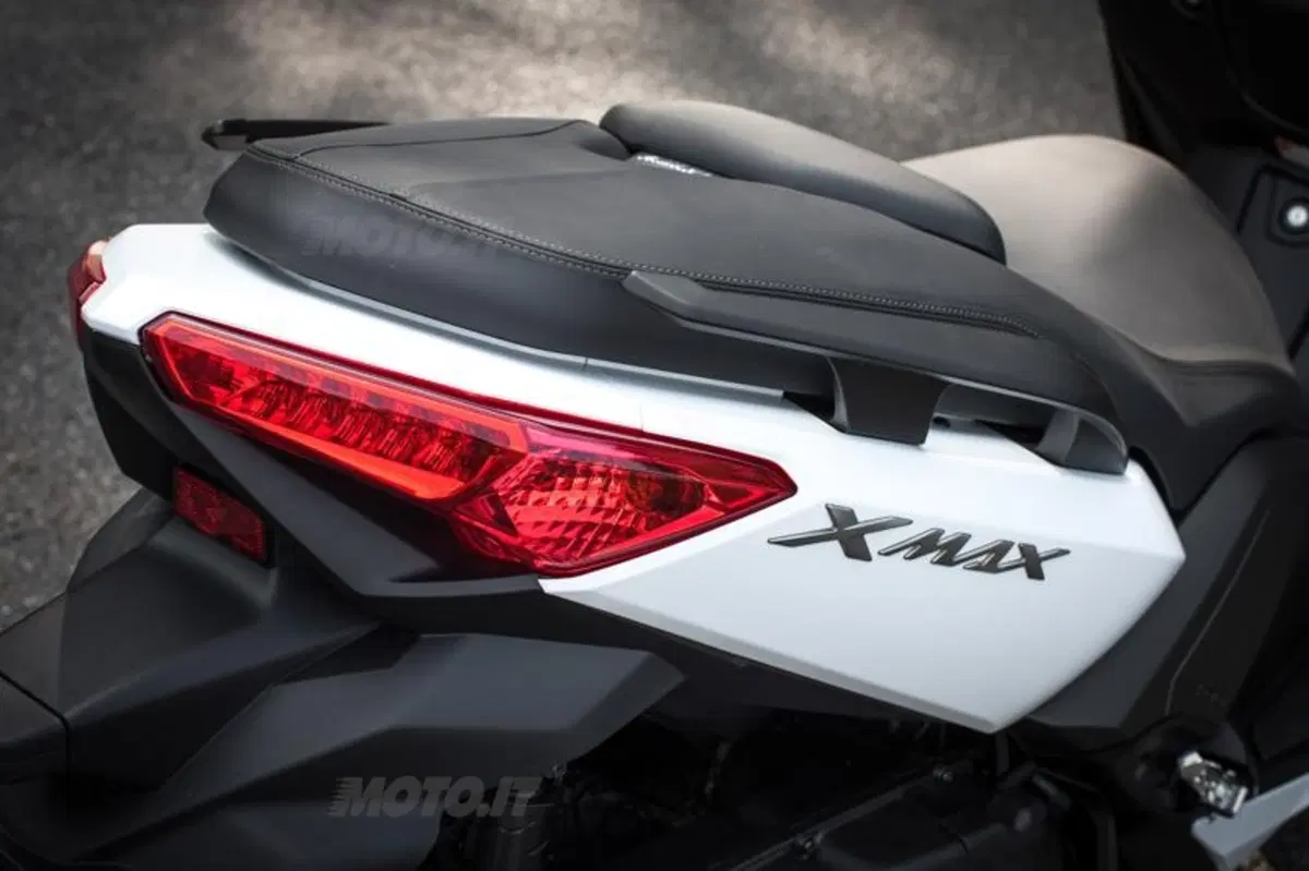Yamaha X-Max 400 (40)