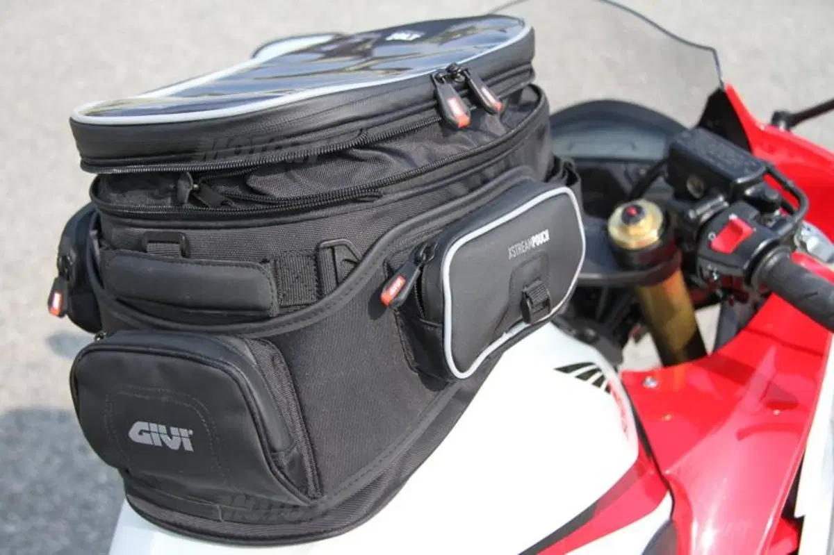 Tre borse GIVI Xstream in prova (18)
