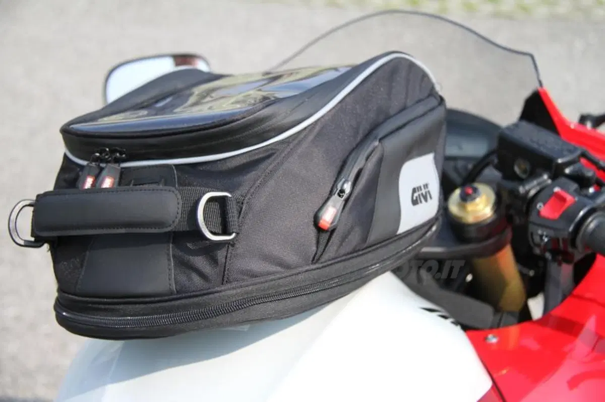 Tre borse GIVI Xstream in prova (25)