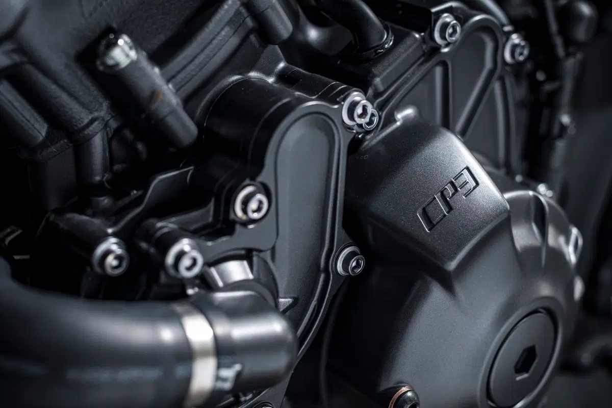 Yamaha MT-09: Dark & Fun (4)