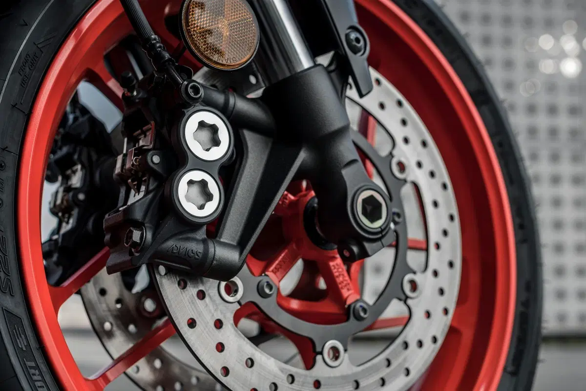 Yamaha MT-09: Dark & Fun (3)