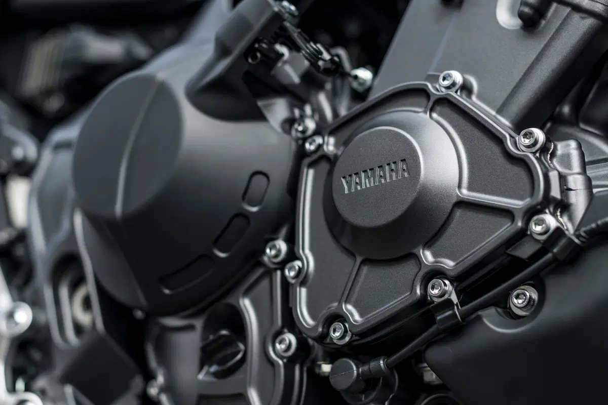 Yamaha MT-09: Dark & Fun (6)