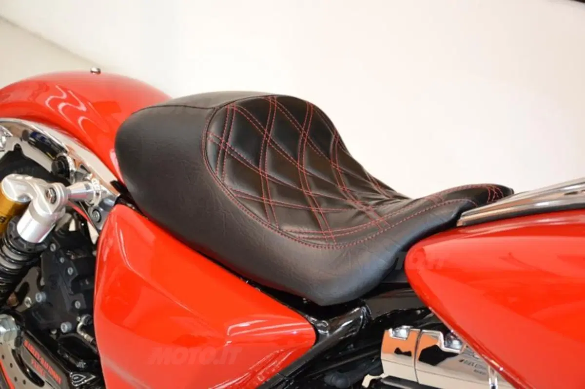 Harley-Davidson Parma: una Road King snella e aggressiva (2)
