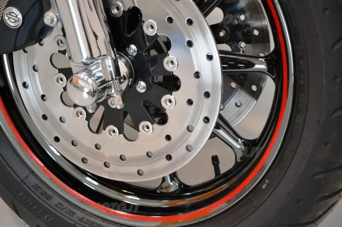 Harley-Davidson Parma: una Road King snella e aggressiva (3)