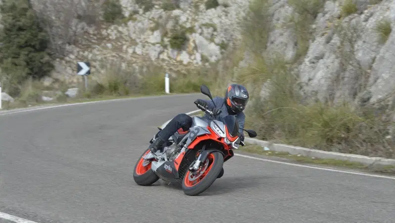 Aprilia Tuono 660: in diretta con Edo e Lillo