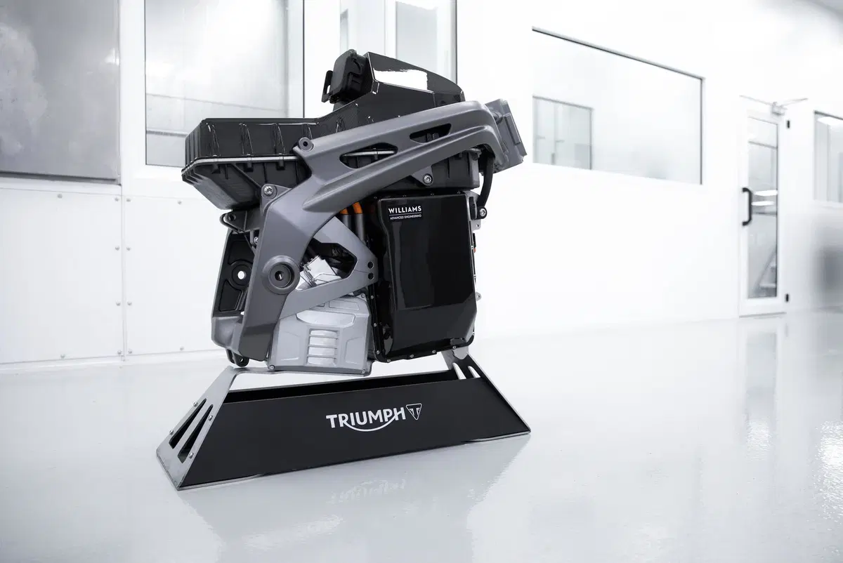 Triumph Project TE-1. Svelati il motore elettrico e i primi progetti