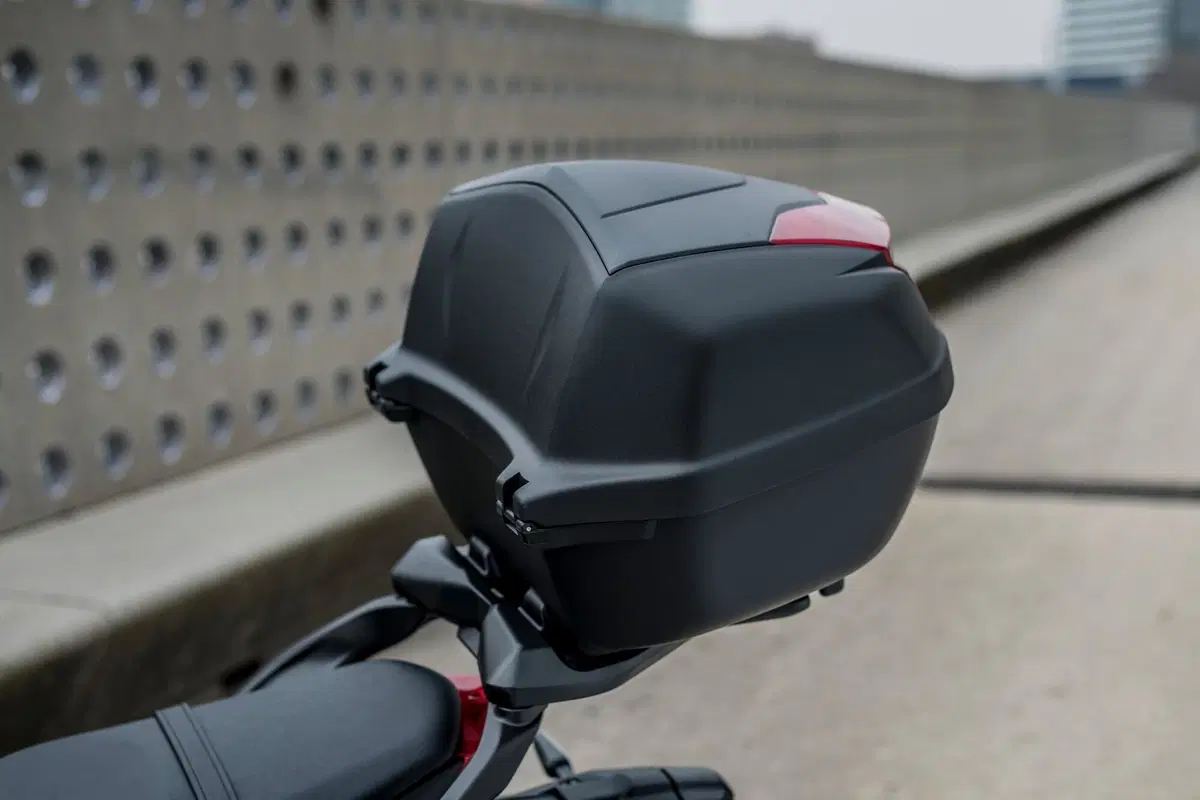 Yamaha MT-09: Dark & Fun (2)