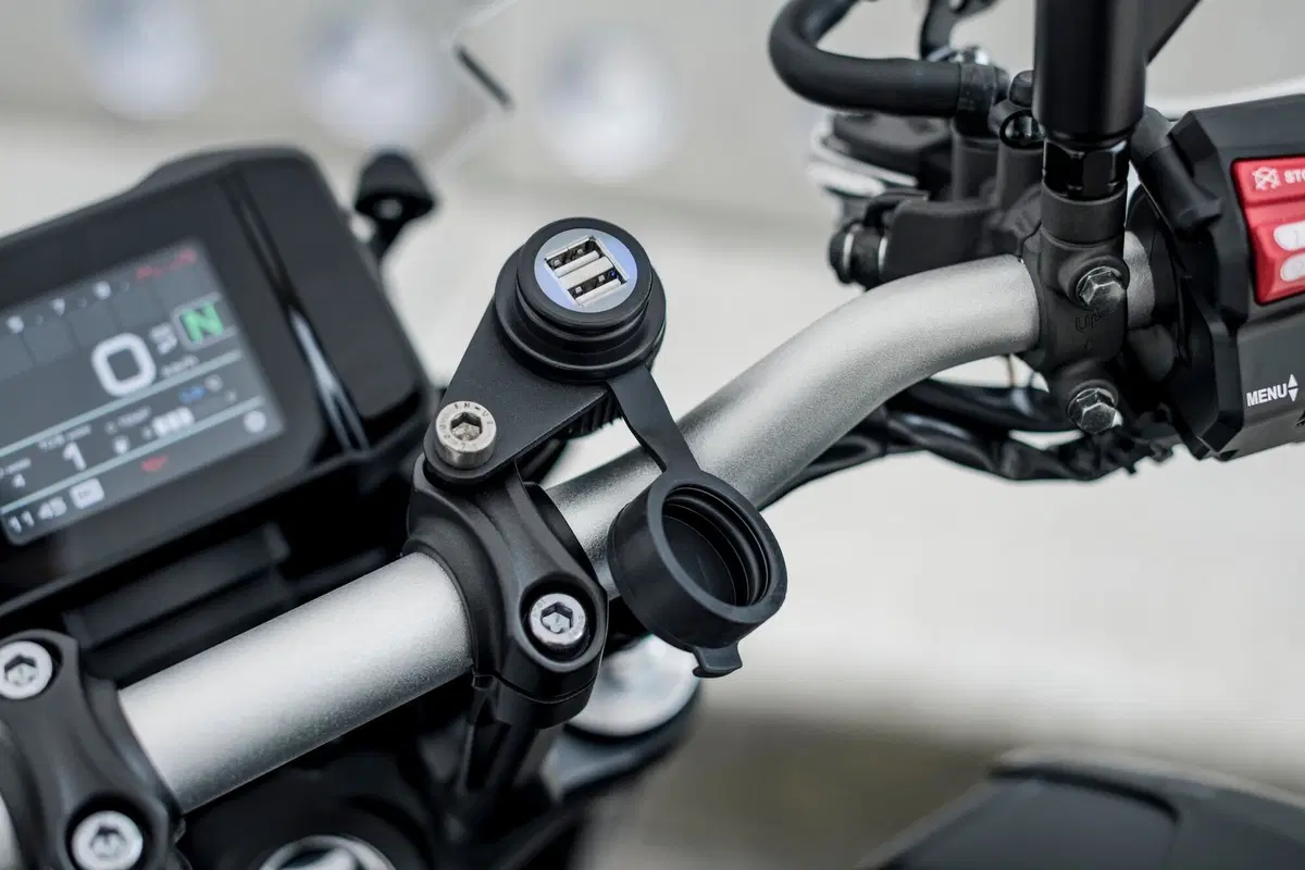 Yamaha MT-09: Dark & Fun (3)
