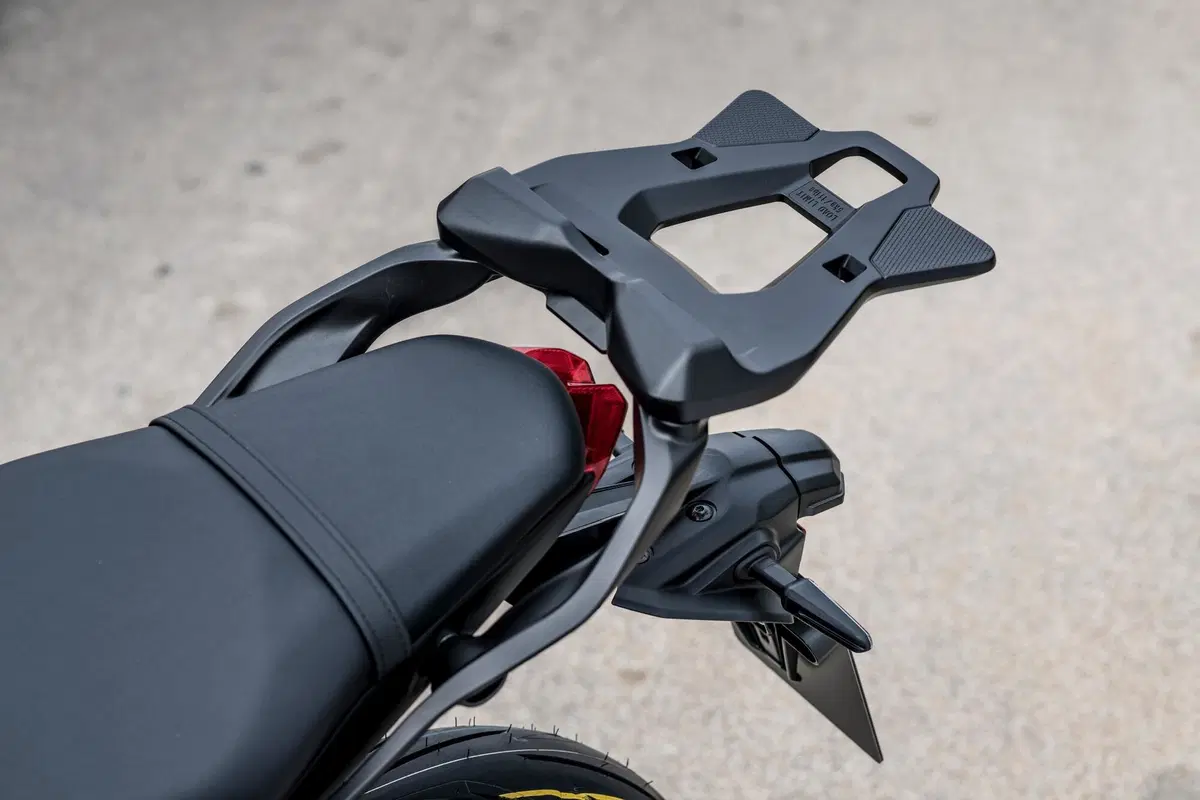 Yamaha MT-09: Dark & Fun (5)