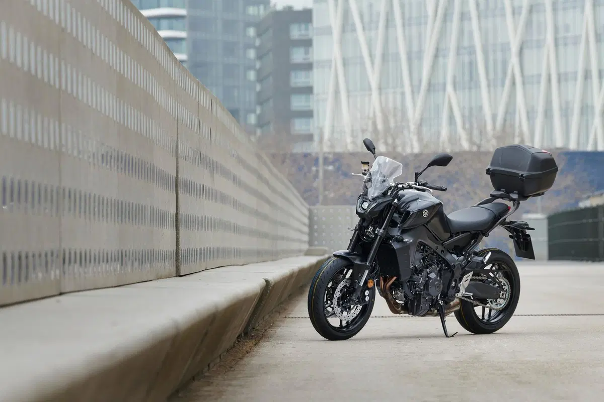 Yamaha MT-09: Dark & Fun (6)