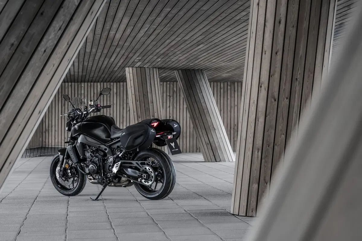 Yamaha MT-09: Dark & Fun (13)