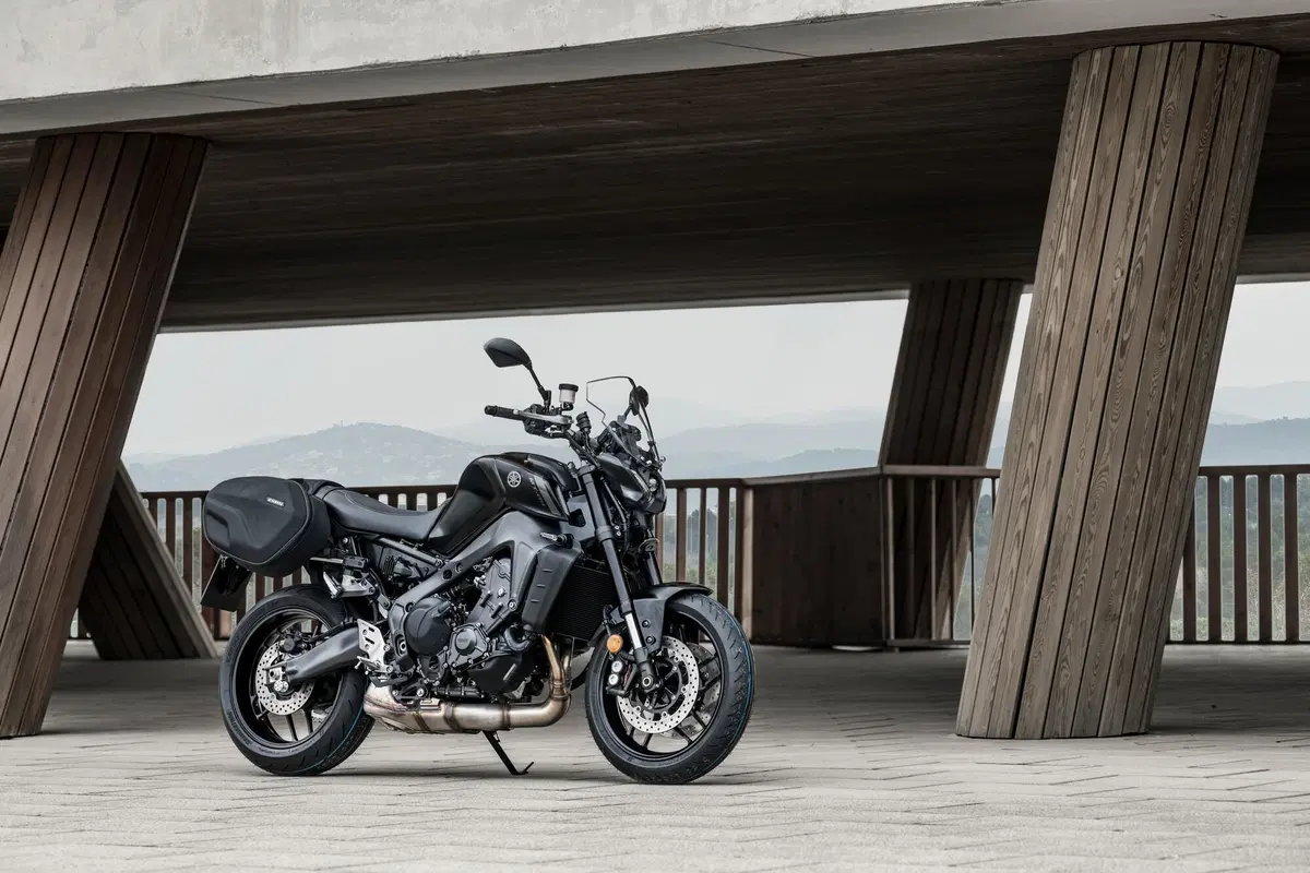 Yamaha MT-09: Dark & Fun