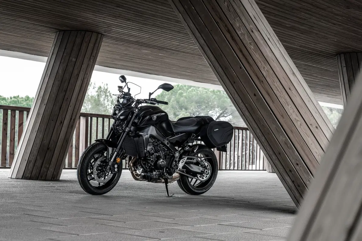 Yamaha MT-09: Dark & Fun (14)
