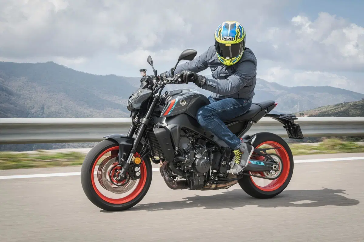 Yamaha MT-09: Dark & Fun