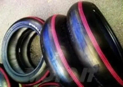 Pirelli festeggia, a Monza, la mamma colorando le gomme da Superpole