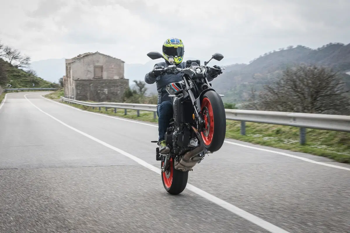 Yamaha MT-09: Dark & Fun