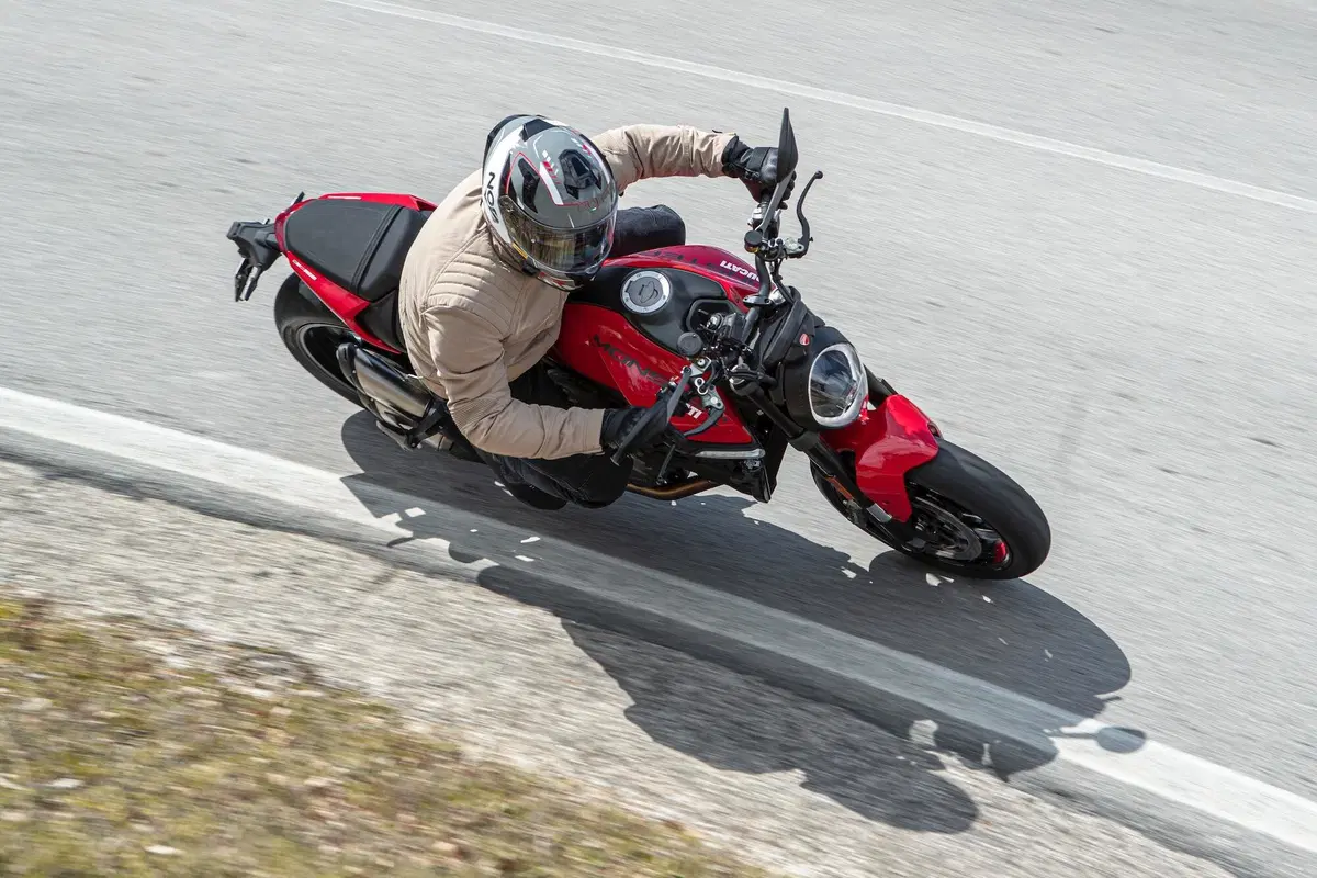 Ducati Monster 2021: svolta epocale (5)