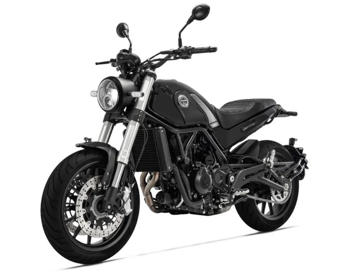 Benelli Leoncino 500 e Leoncino 500 Trail 2021. Aggiornate: stesso prezzo (5)