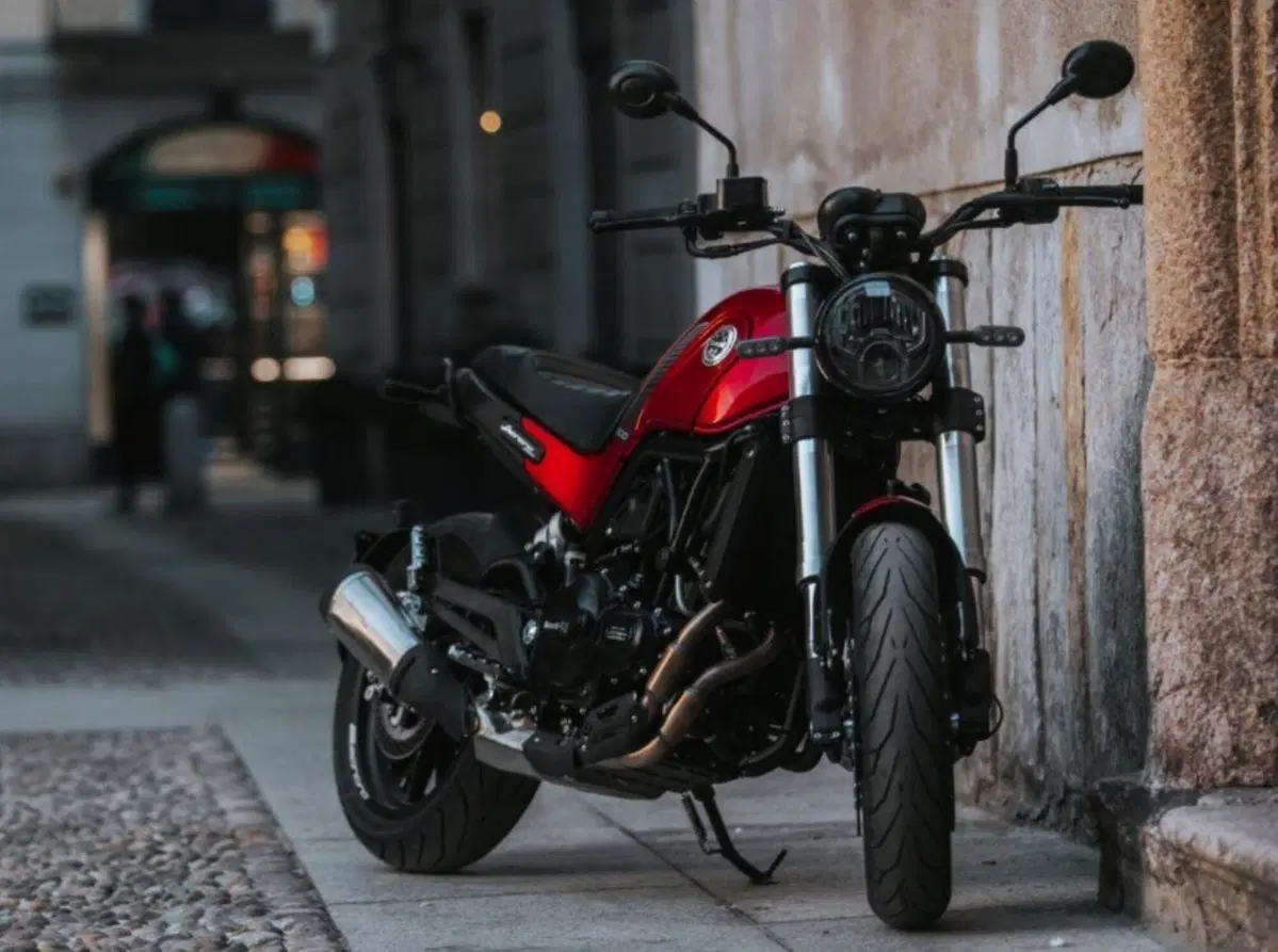 Benelli Leoncino 500 e Leoncino 500 Trail 2021. Aggiornate: stesso prezzo (10)