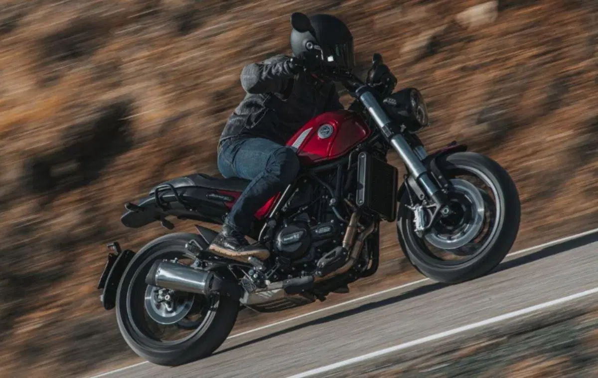 Benelli Leoncino 500 e Leoncino 500 Trail 2021. Aggiornate: stesso prezzo (12)
