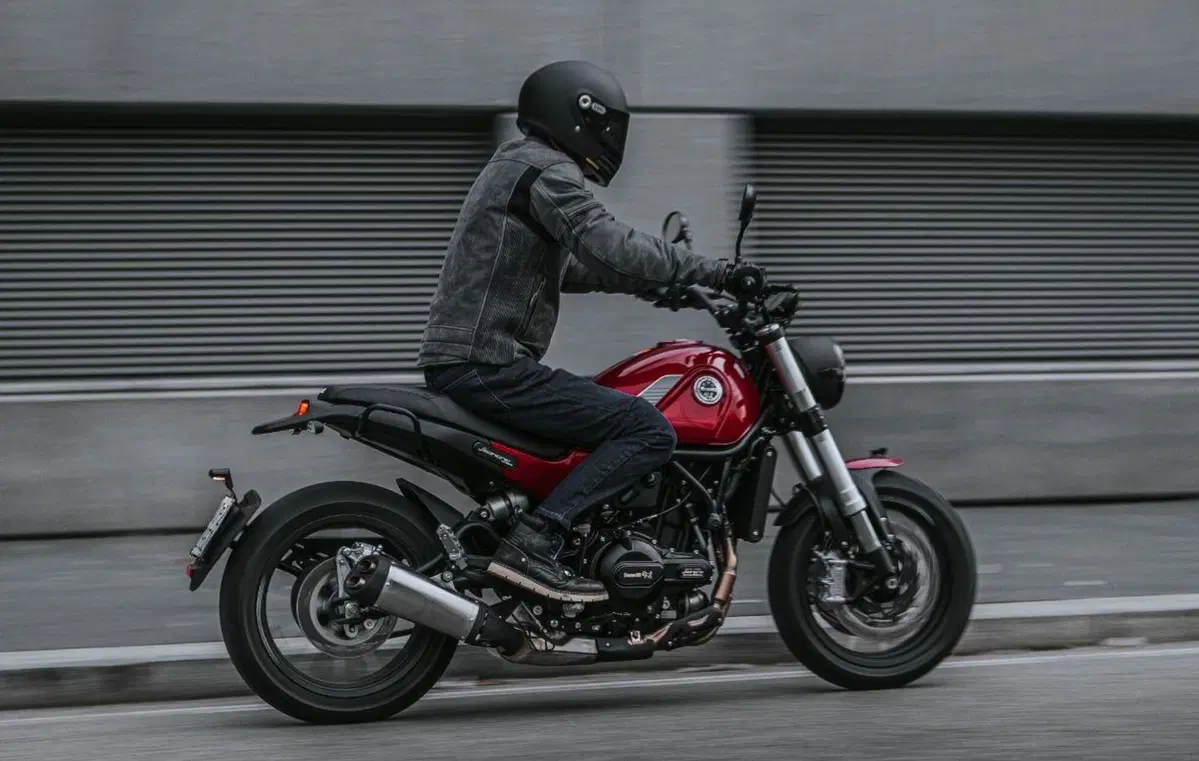 Benelli Leoncino 500 e Leoncino 500 Trail 2021. Aggiornate: stesso prezzo (11)