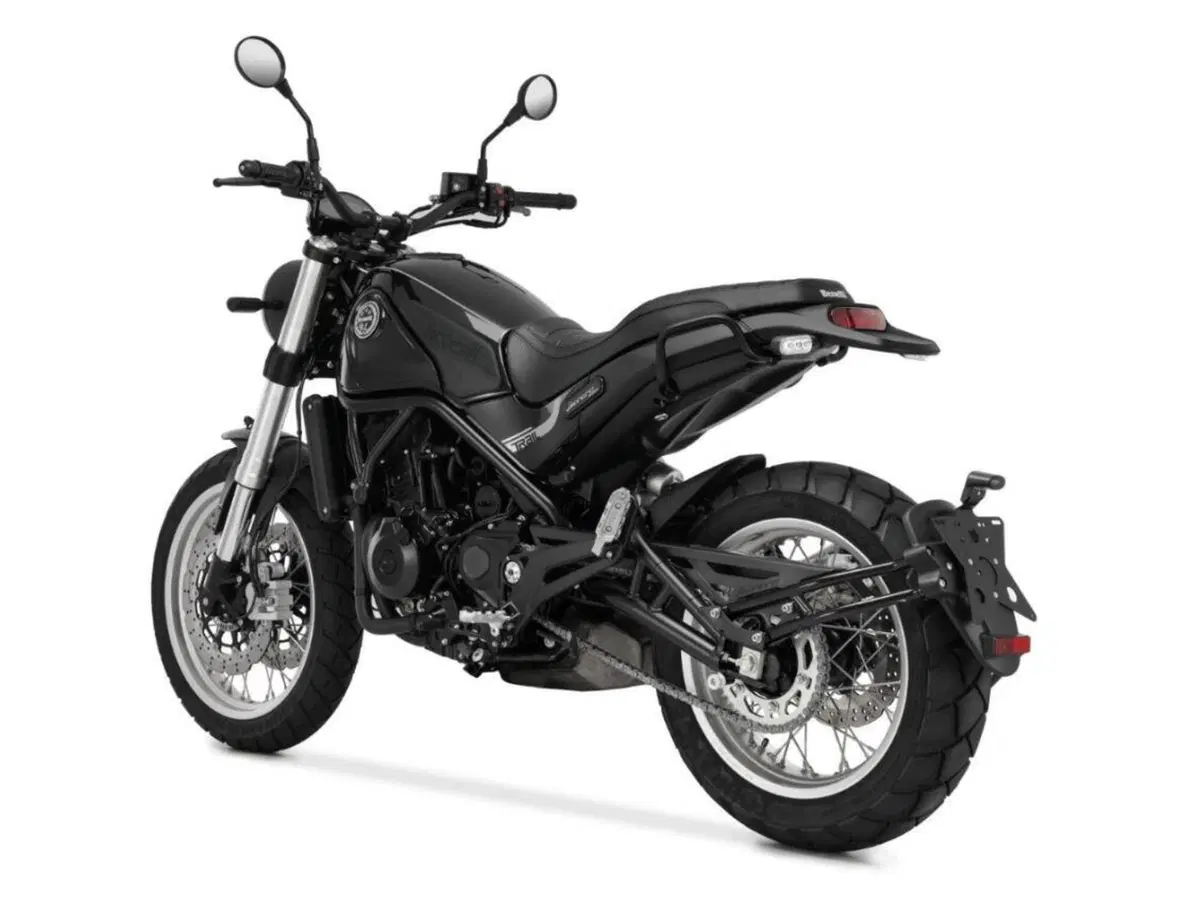 Benelli Leoncino 500 e Leoncino 500 Trail 2021. Aggiornate: stesso prezzo (3)