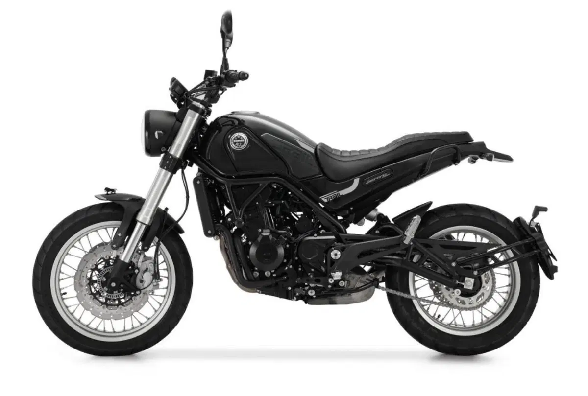 Benelli Leoncino 500 e Leoncino 500 Trail 2021. Aggiornate: stesso prezzo (6)