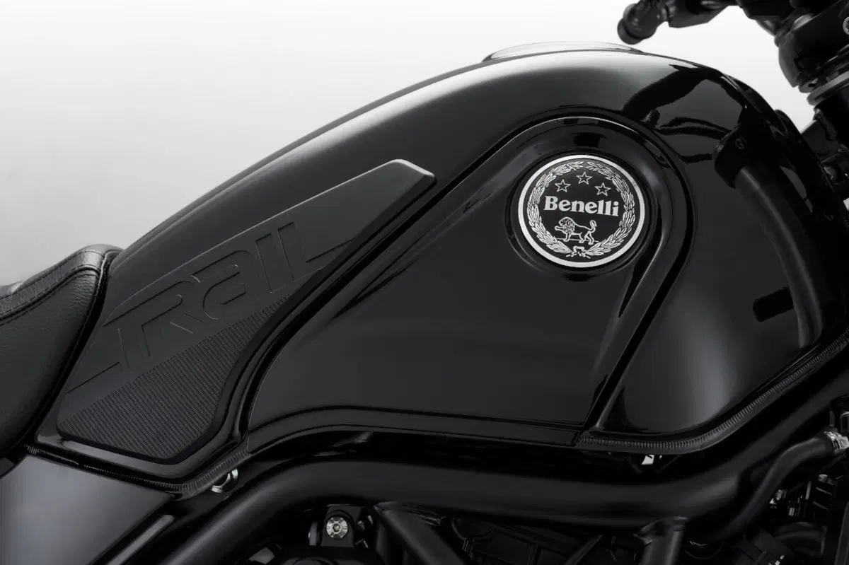 Benelli Leoncino 500 e Leoncino 500 Trail 2021. Aggiornate: stesso prezzo (9)