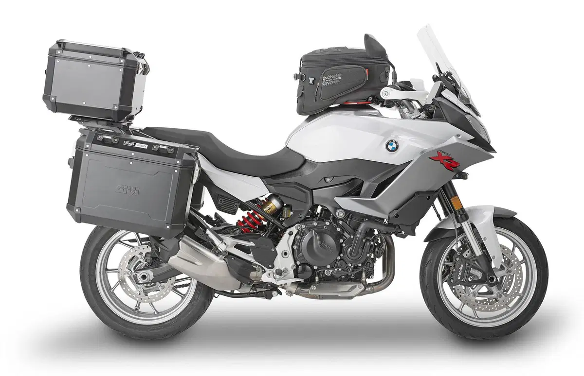 GIVI: allestimenti per la BMW F900XR (3)