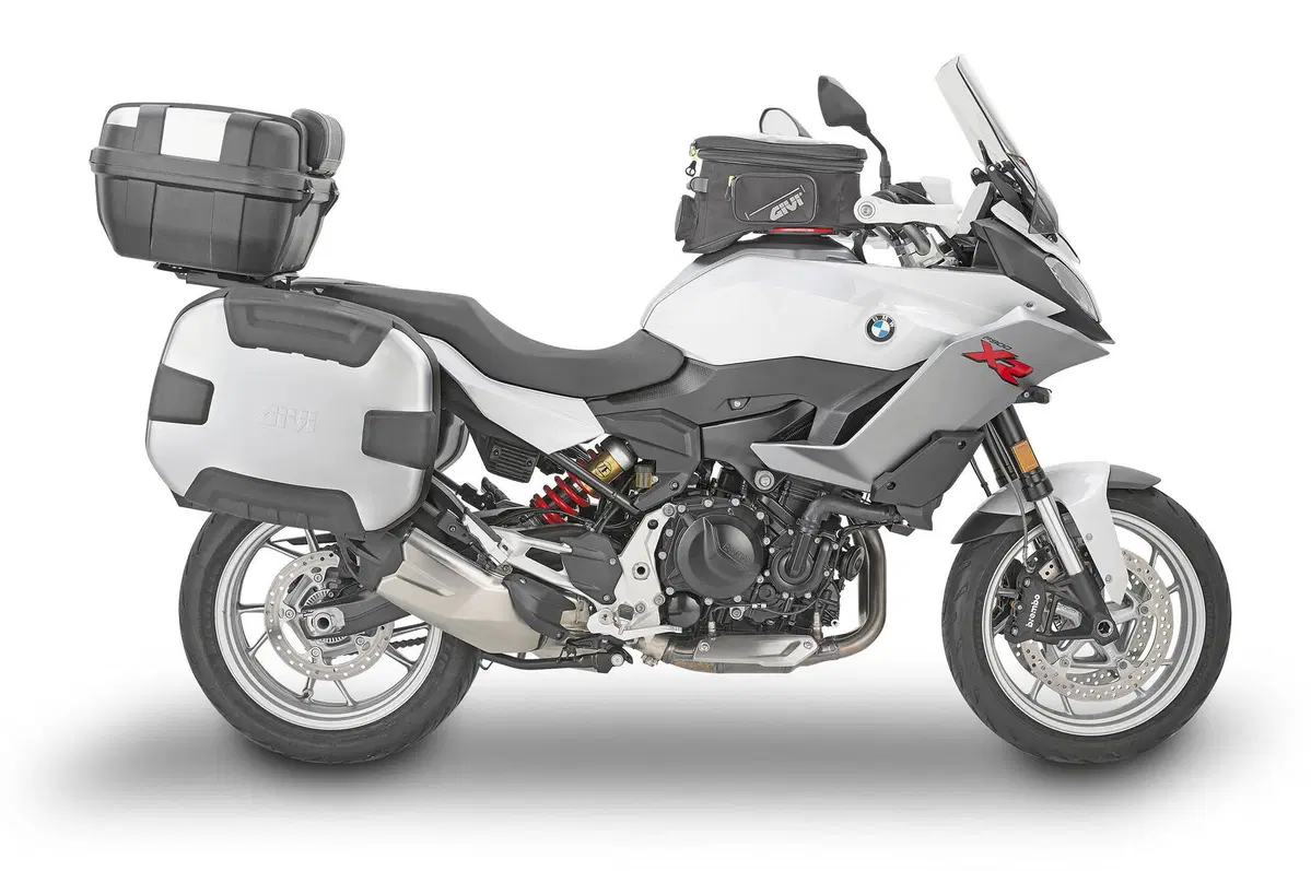 GIVI: allestimenti per la BMW F900XR