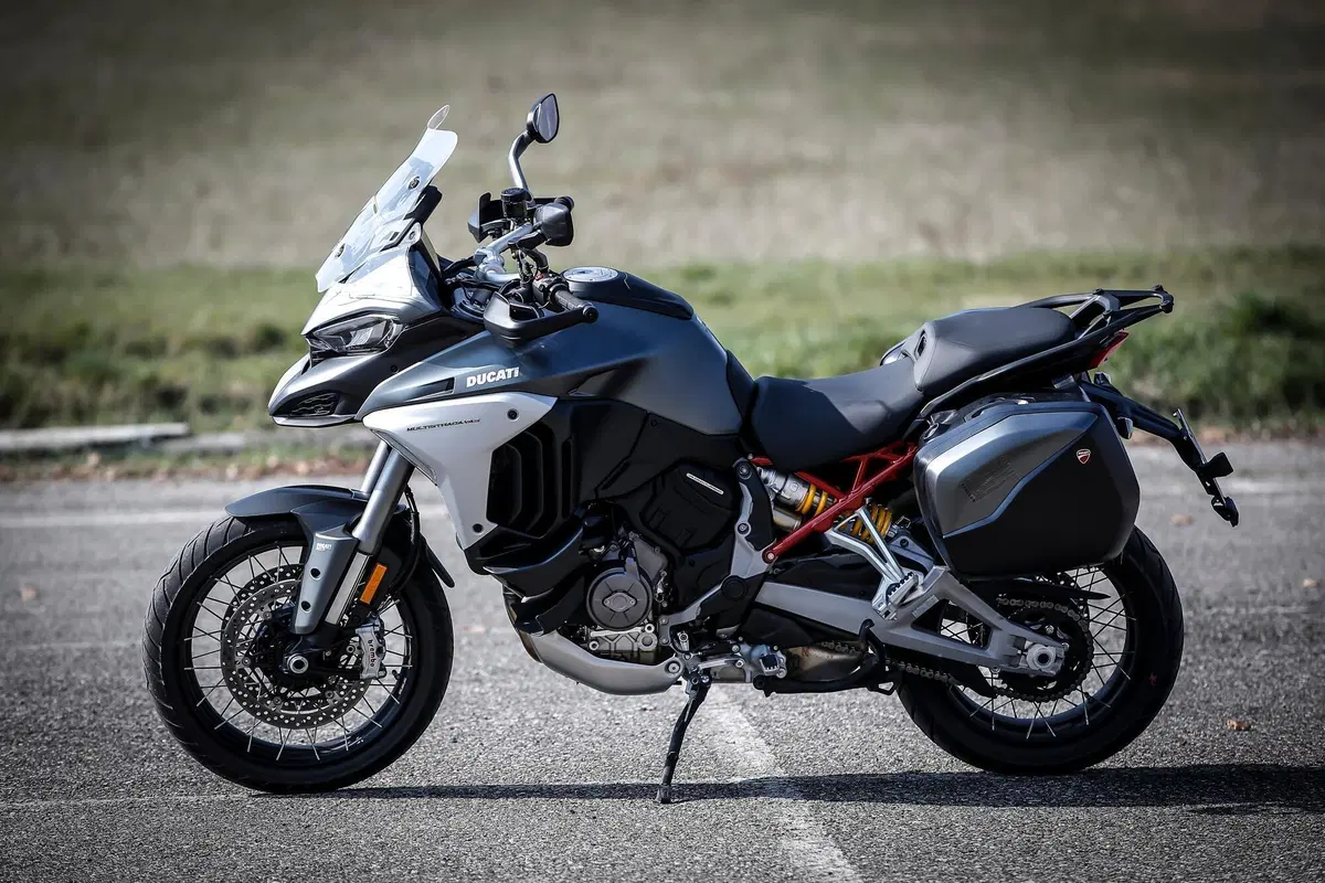 BMW R1250GS VS Ducati Multistrada V4S: maxienduro italiana o tedesca? (4)