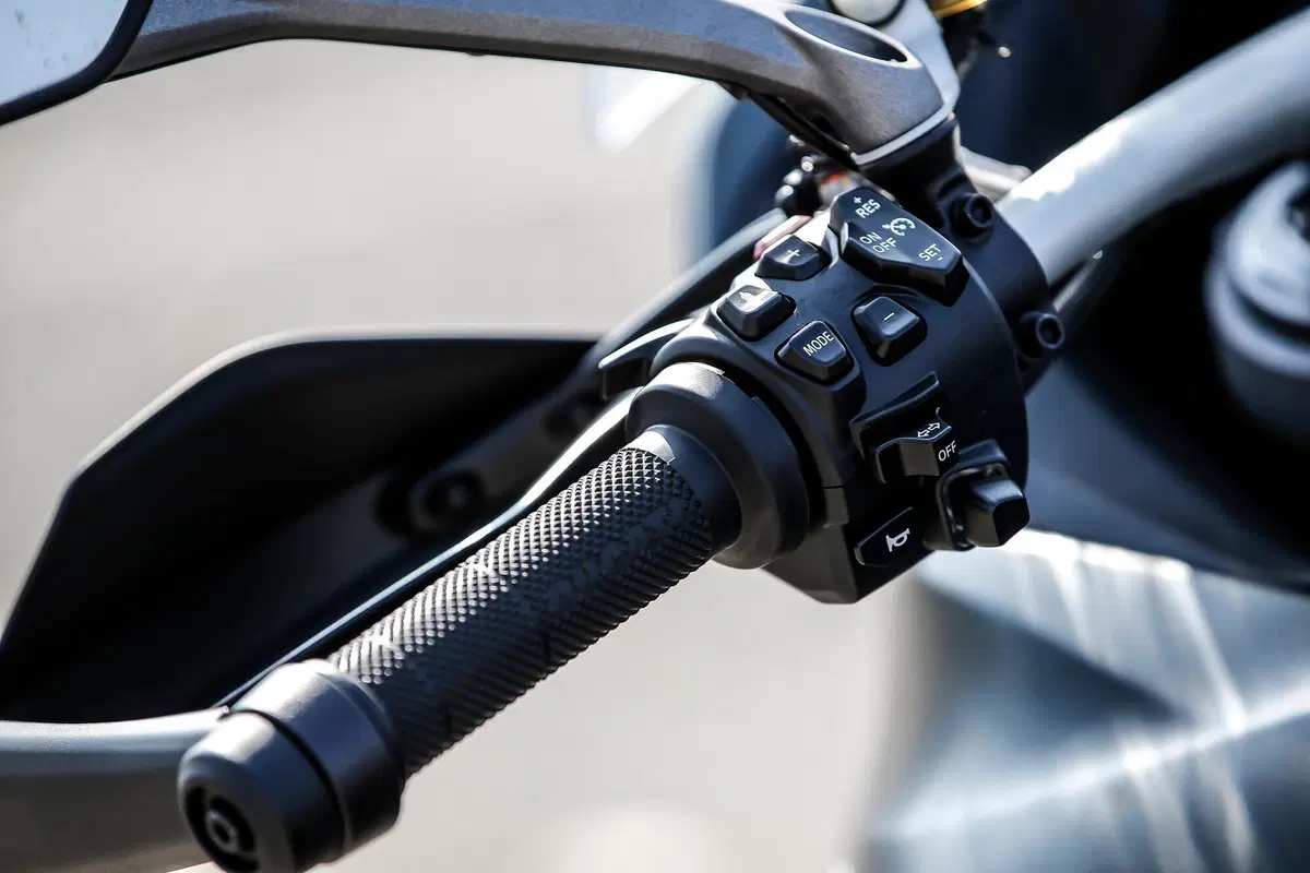 BMW R1250GS VS Ducati Multistrada V4S: maxienduro italiana o tedesca? (10)
