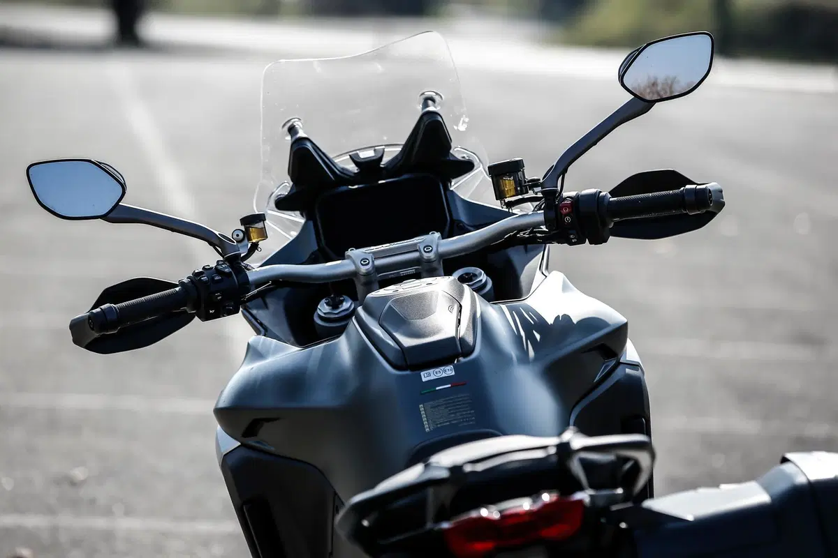 BMW R1250GS VS Ducati Multistrada V4S: maxienduro italiana o tedesca? (13)