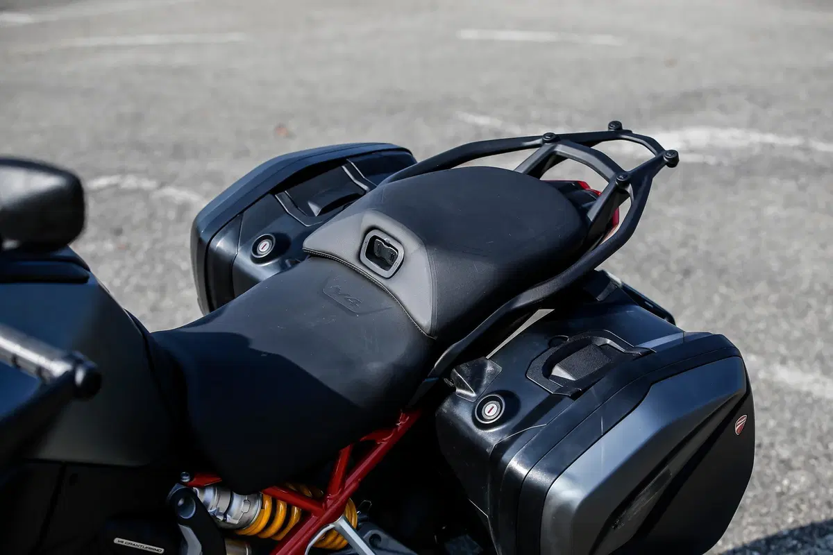 BMW R1250GS VS Ducati Multistrada V4S: maxienduro italiana o tedesca? (15)