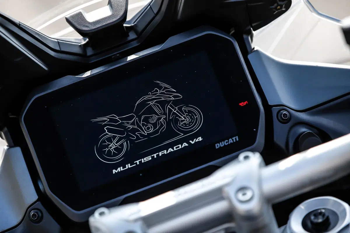 BMW R1250GS VS Ducati Multistrada V4S: maxienduro italiana o tedesca? (16)