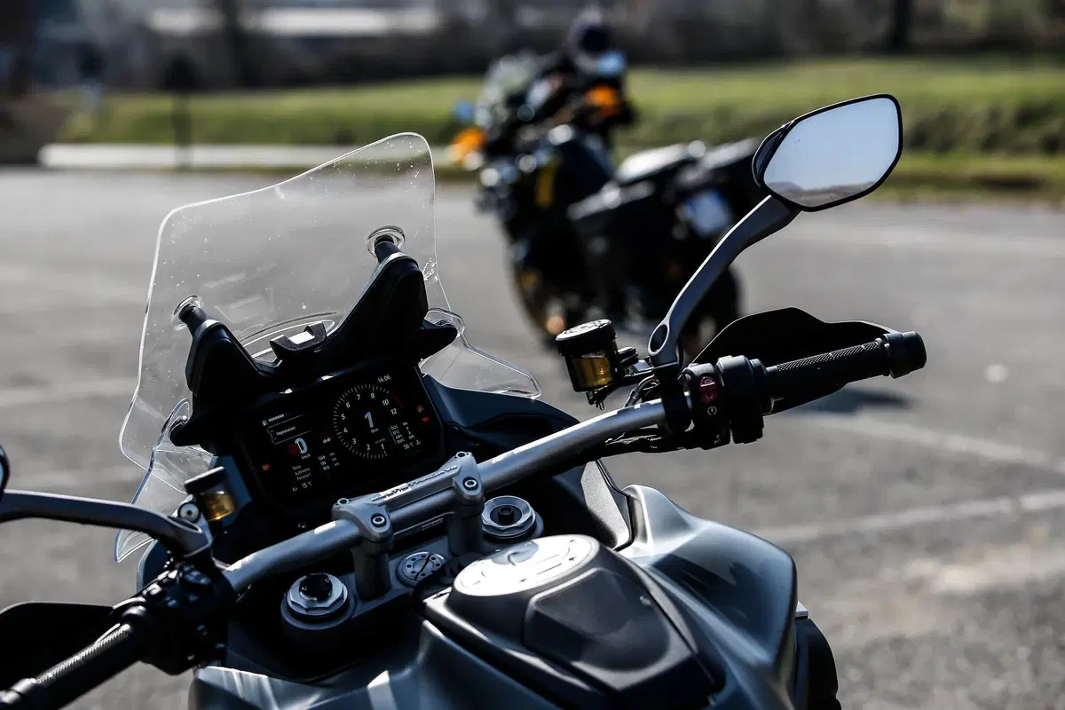 BMW R1250GS VS Ducati Multistrada V4S: maxienduro italiana o tedesca? (17)